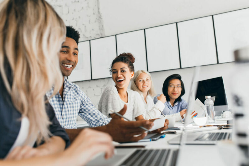 collaborateurs au bureau